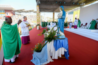 7-Viaje apostólico a Papúa Nueva Guinea: Santa Misa  
