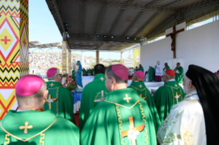 9-Viaje apostólico a Papúa Nueva Guinea: Santa Misa  