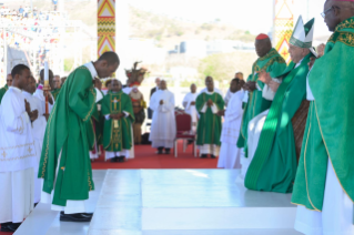 11-Viaje apostólico a Papúa Nueva Guinea: Santa Misa  