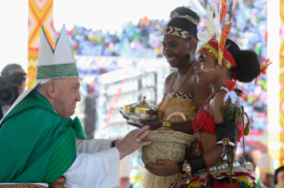 19-Viaje apostólico a Papúa Nueva Guinea: Santa Misa  