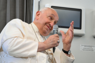 6-Viaje apostólico a Singapur: Conferencia de prensa del Santo Padre durante el vuelo de regreso 