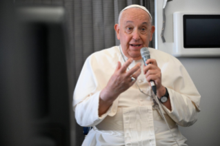 1-Viaje apostólico a Singapur: Conferencia de prensa del Santo Padre durante el vuelo de regreso 