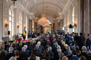 10-Apostolic Journey to Luxembourg and Belgium: Meeting with the Authorities and the Civil Society 
