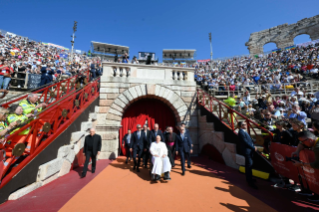 0-Visit to Verona: The Holy Father chairs the meeting "Arena of Peace: Justice and Peace embrace"
