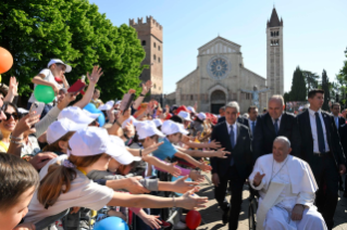 20-Pastoralbesuch in Verona: Begegnung mit Kindern und Jugendlichen