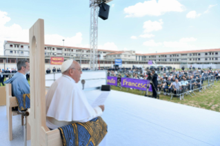 16-Visita a Verona: El Santo Padre saluda a los Policías Penitenciarios, a los detenidos y a los voluntarios 