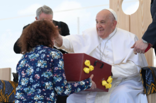 20-Visita a Verona: El Santo Padre saluda a los Policías Penitenciarios, a los detenidos y a los voluntarios 