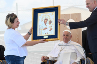 23-Visita a Verona: El Santo Padre saluda a los Policías Penitenciarios, a los detenidos y a los voluntarios 