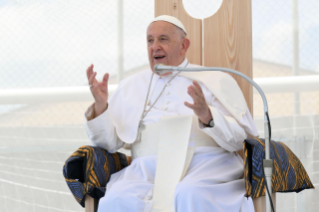 22-Visita a Verona: El Santo Padre saluda a los Policías Penitenciarios, a los detenidos y a los voluntarios 