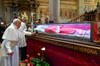 5-Visita a Verona: Incontro con Sacerdoti e Consacrati 