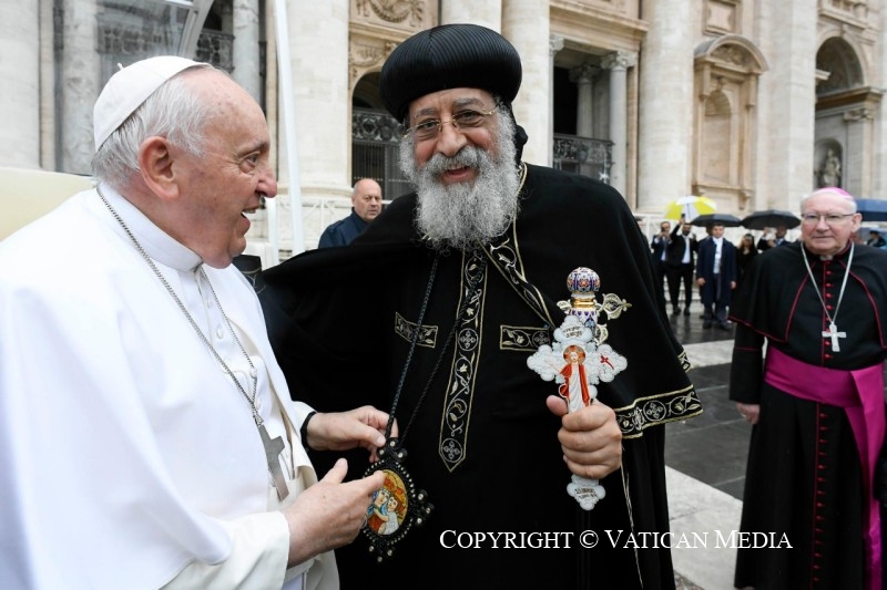 Francisco, con Tawadros II, en la audiencia de ayer