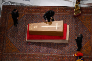 7-Closing of the Coffin of the Roman Pontiff Francis