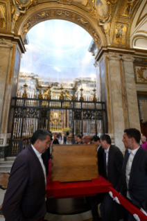 13-Interment of the coffin of the Roman Pontiff Francis