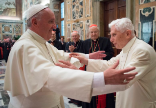 14-Comm&#xe9;moration du 65e anniversaire d'ordination sacerdotale du pape &#xe9;m&#xe9;rite Beno&#xee;t XVI