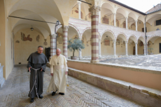 1-Celebrazione della Santa Messa e firma dell’Enciclica “Fratelli tutti” alla tomba di San Francesco