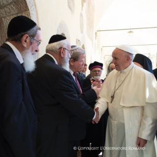 2-Besuch von Papst Franziskus in Assisi zum Weltgebetstag für den Frieden “Durst nach Frieden. Religionen und Kulturen im Dialog”