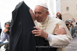 5-Visite du Pape Fran&#xe7;ois &#xe0; Assise pour la Journ&#xe9;e mondiale de pri&#xe8;re pour la paix .  &#xab; Soif de Paix. Religions et cultures en dialogue &#xbb;