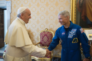 0-A los astronautas de la Misión EEI 53