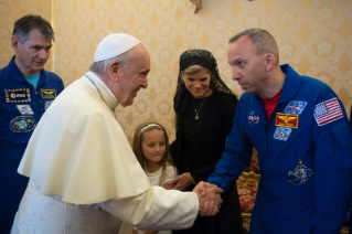 4-A los astronautas de la Misión EEI 53