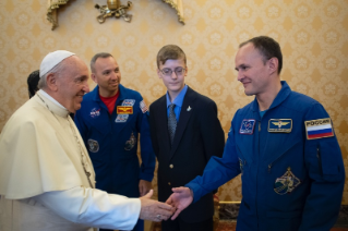 3-A los astronautas de la Misión EEI 53