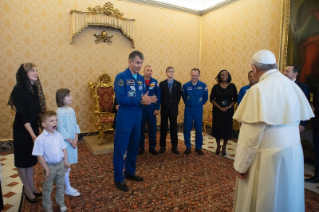 2-A los astronautas de la Misión EEI 53