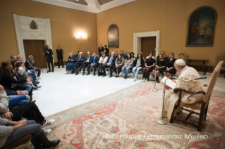 5-Encuentro con un grupo de chicos y chicas ingresados en el hospital pediátrico «Bambino Gesù» de Roma