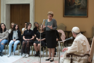 9-Encuentro con un grupo de chicos y chicas ingresados en el hospital pediátrico «Bambino Gesù» de Roma