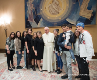 10-Incontro del Santo Padre con un gruppo di ragazzi ricoverati all'Ospedale Pediatrico &#x201c;Bambino Ges&#xf9;&#x201d; di Roma