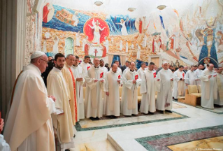 0-Santa Missa presidida pelo Santo Padre para o «Centro Aletti»