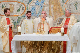 4-Santa Missa presidida pelo Santo Padre para o «Centro Aletti»