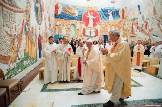 8-Santa Missa presidida pelo Santo Padre para o «Centro Aletti»