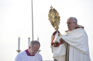 41-Solennité du Corps et du Sang du Christ - Messe et procession 