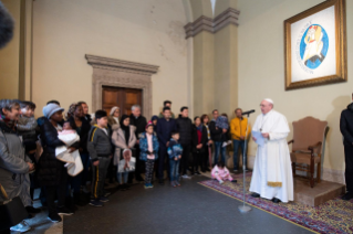 0-Le Pape rencontre r&#xe9;fugi&#xe9;s r&#xe9;cemment arriv&#xe9;s de Lesbos avec les couloirs humanitaires