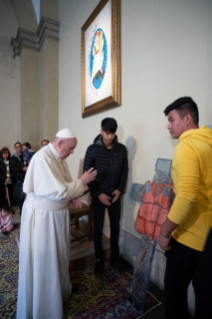 6-Le Pape rencontre r&#xe9;fugi&#xe9;s r&#xe9;cemment arriv&#xe9;s de Lesbos avec les couloirs humanitaires