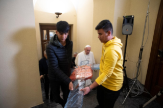 3-Le Pape rencontre r&#xe9;fugi&#xe9;s r&#xe9;cemment arriv&#xe9;s de Lesbos avec les couloirs humanitaires