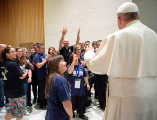 9-Aux participants au Congr&#xe8;s pour les personnes handicap&#xe9;es, organis&#xe9; par la Conf&#xe9;rence &#xe9;piscopale italienne