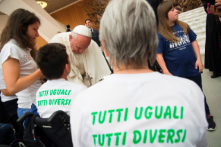 13-Aux participants au Congr&#xe8;s pour les personnes handicap&#xe9;es, organis&#xe9; par la Conf&#xe9;rence &#xe9;piscopale italienne