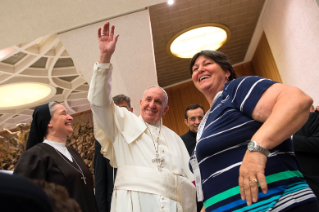 15-Aux participants au Congr&#xe8;s pour les personnes handicap&#xe9;es, organis&#xe9; par la Conf&#xe9;rence &#xe9;piscopale italienne