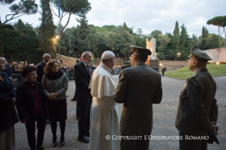 1-Momento de oración del Santo Padre en el Mausoleo de las Fosas Ardeatinas por las víctimas de la masacre del 24 de marzo de 1944