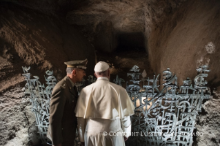 6-Momento de oración del Santo Padre en el Mausoleo de las Fosas Ardeatinas por las víctimas de la masacre del 24 de marzo de 1944