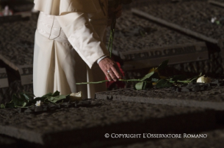 17-Momento de oración del Santo Padre en el Mausoleo de las Fosas Ardeatinas por las víctimas de la masacre del 24 de marzo de 1944