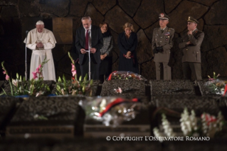 18-Momento de oración del Santo Padre en el Mausoleo de las Fosas Ardeatinas por las víctimas de la masacre del 24 de marzo de 1944