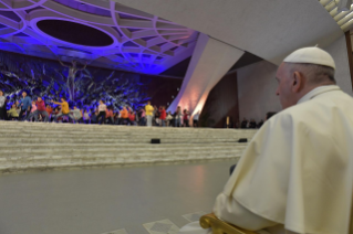 13-Rencontre des jeunes avec le Pape Fran&#xe7;ois et les P&#xe8;res synodaux &#xe0; l'occasion de la XVe Assembl&#xe9;e g&#xe9;n&#xe9;rale ordinaire du Synode des &#xe9;v&#xea;ques 