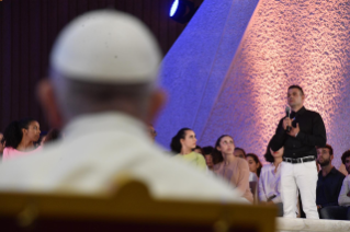 20-Rencontre des jeunes avec le Pape Fran&#xe7;ois et les P&#xe8;res synodaux &#xe0; l'occasion de la XVe Assembl&#xe9;e g&#xe9;n&#xe9;rale ordinaire du Synode des &#xe9;v&#xea;ques 