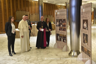 7-A los participantes en un encuentro organizado por el Consejo Pontificio para la Promoción de la Nueva Evangelización