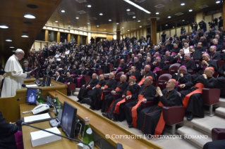 2-A los participantes en un encuentro organizado por el Consejo Pontificio para la Promoción de la Nueva Evangelización