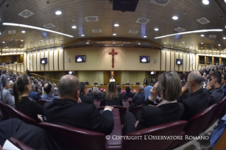 1-A los participantes en un encuentro organizado por el Consejo Pontificio para la Promoción de la Nueva Evangelización