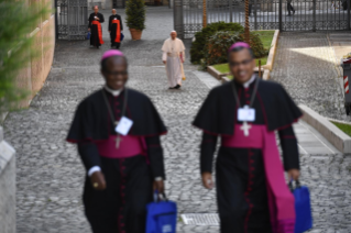 1-Apertura della XV Assemblea Generale Ordinaria del Sinodo dei Vescovi: Preghiera iniziale e Saluto del Papa