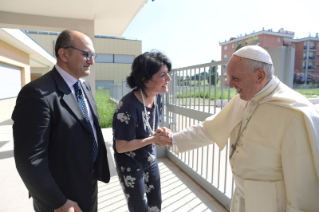1-Visita al Instituto “Elisa Scala” de Roma en el marco de los “Viernes de la Misericordia”