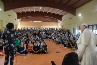 9-Visita al Instituto “Elisa Scala” de Roma en el marco de los “Viernes de la Misericordia”
